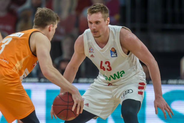 打入欧冠决 打入欧冠决