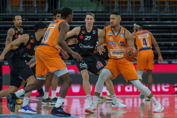 一直以其 一直以其